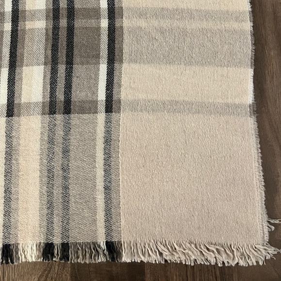 J Crew Plaid Scarf 46 x 46 inches - Picture 2 of 6